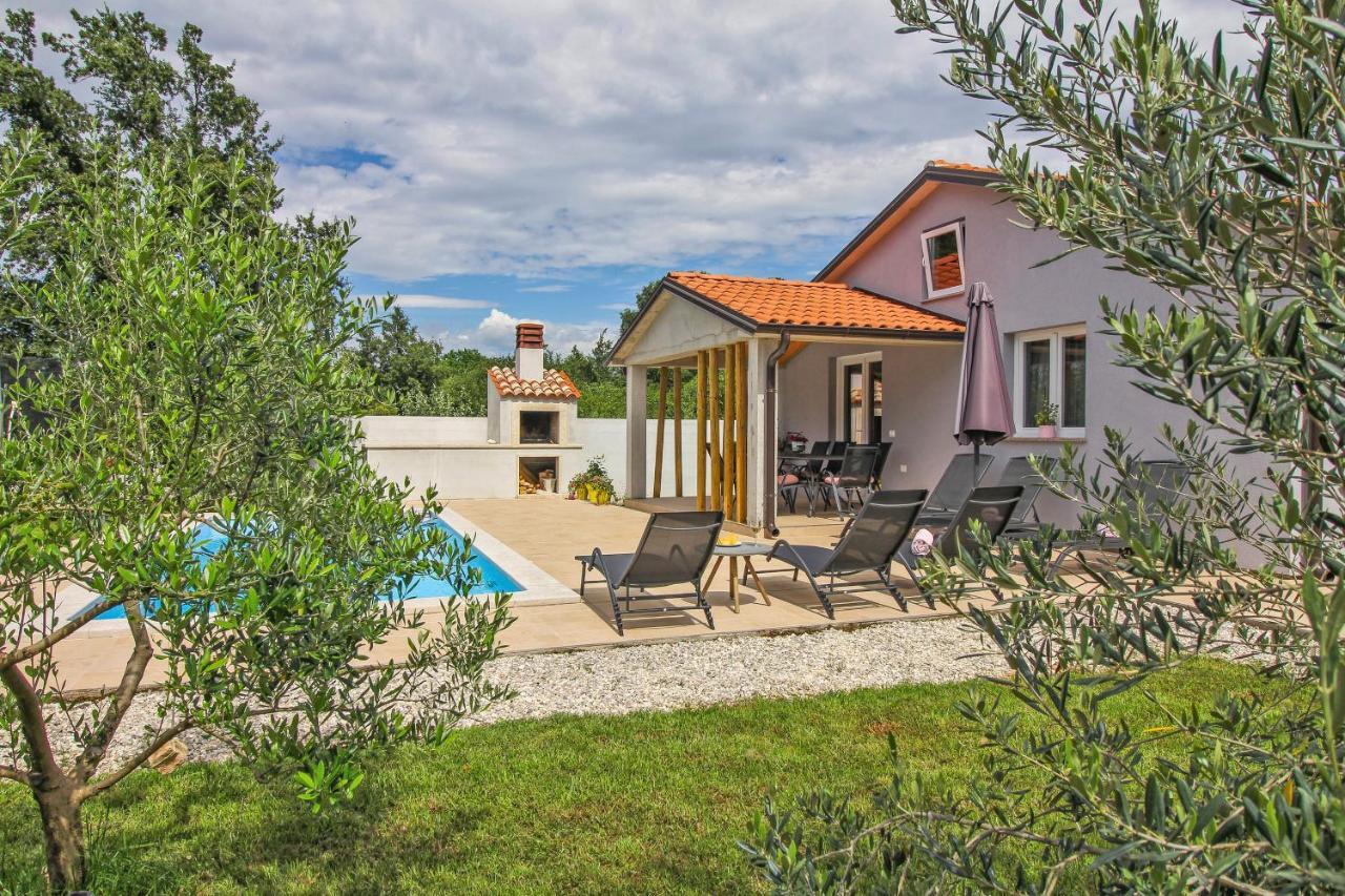Natascha In Pamici - Haus Fuer 6 Personen Villa Žminj Exteriör bild