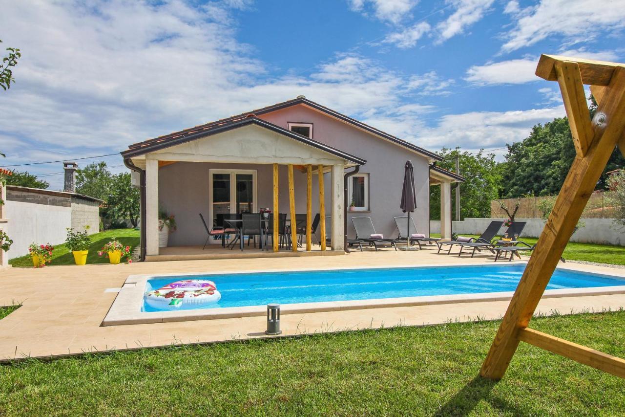 Natascha In Pamici - Haus Fuer 6 Personen Villa Žminj Exteriör bild