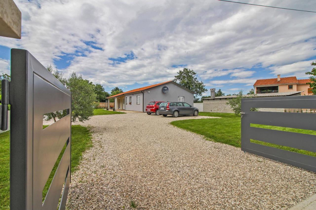 Natascha In Pamici - Haus Fuer 6 Personen Villa Žminj Exteriör bild