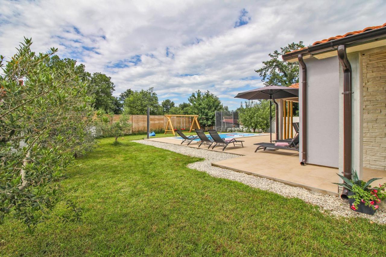 Natascha In Pamici - Haus Fuer 6 Personen Villa Žminj Exteriör bild