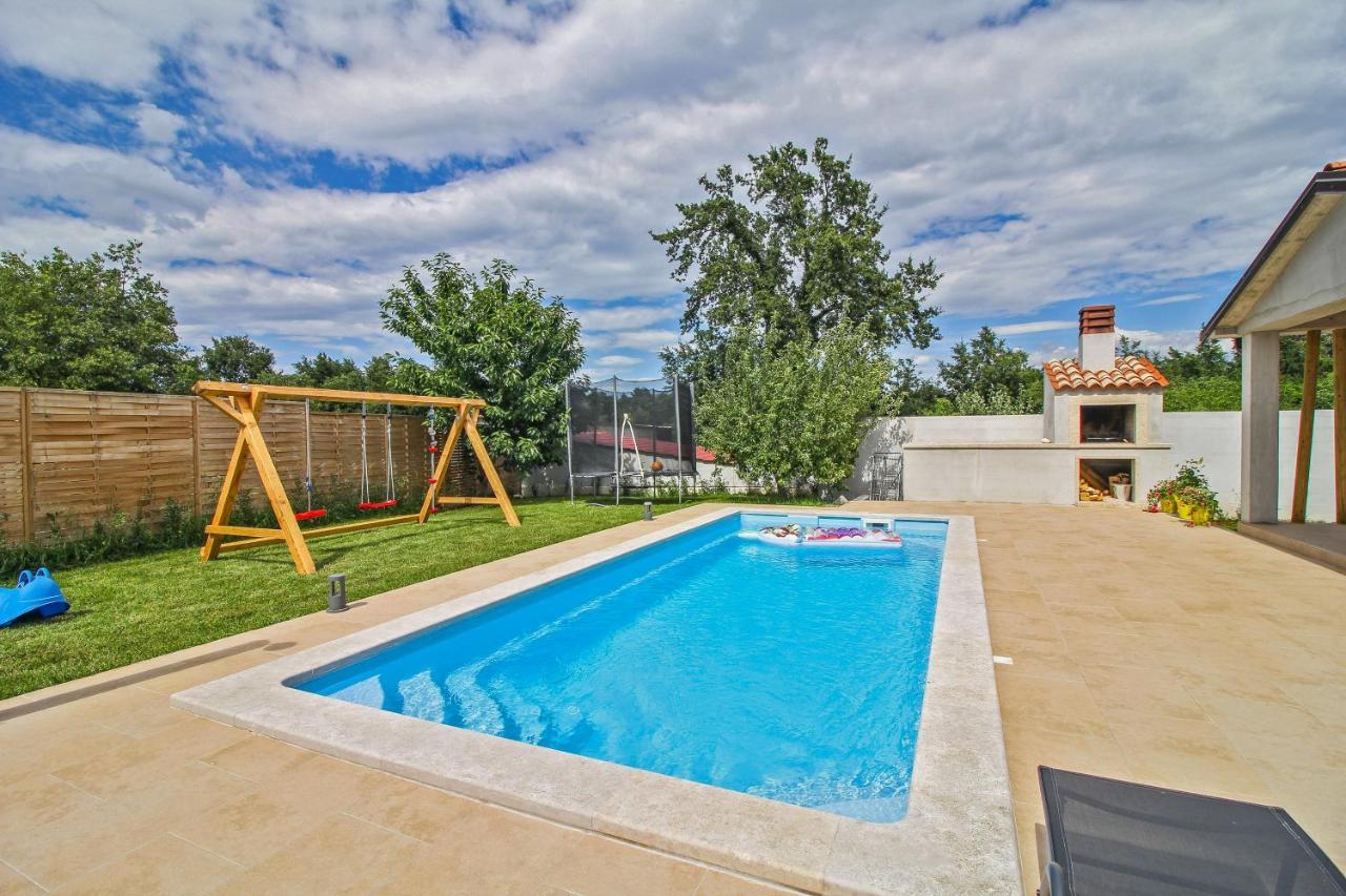 Natascha In Pamici - Haus Fuer 6 Personen Villa Žminj Exteriör bild