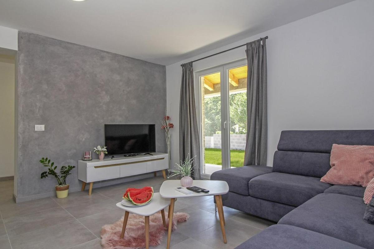 Natascha In Pamici - Haus Fuer 6 Personen Villa Žminj Exteriör bild