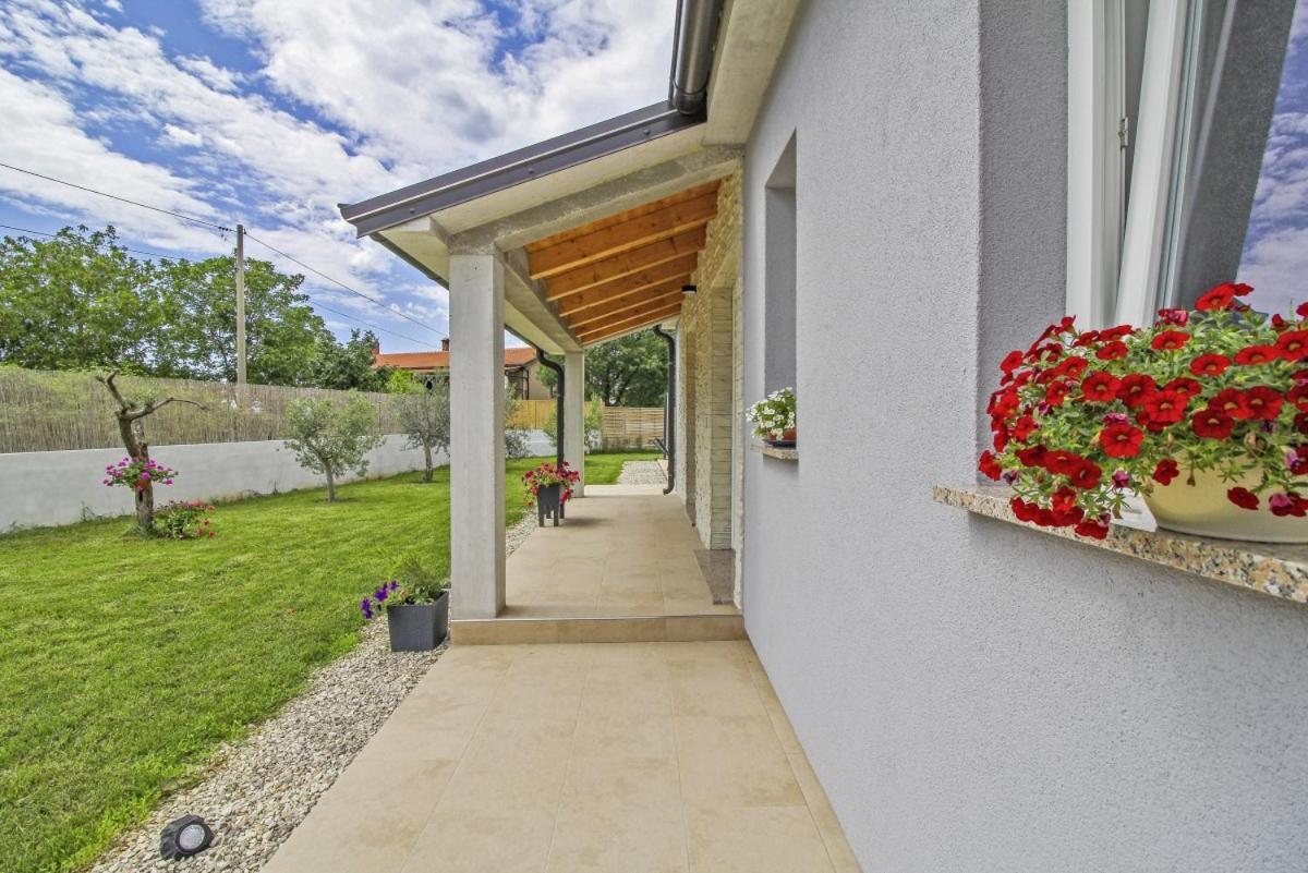 Natascha In Pamici - Haus Fuer 6 Personen Villa Žminj Exteriör bild