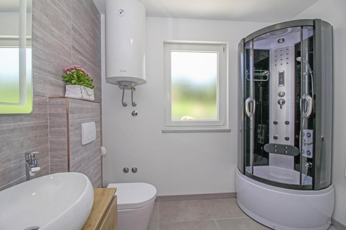 Natascha In Pamici - Haus Fuer 6 Personen Villa Žminj Exteriör bild