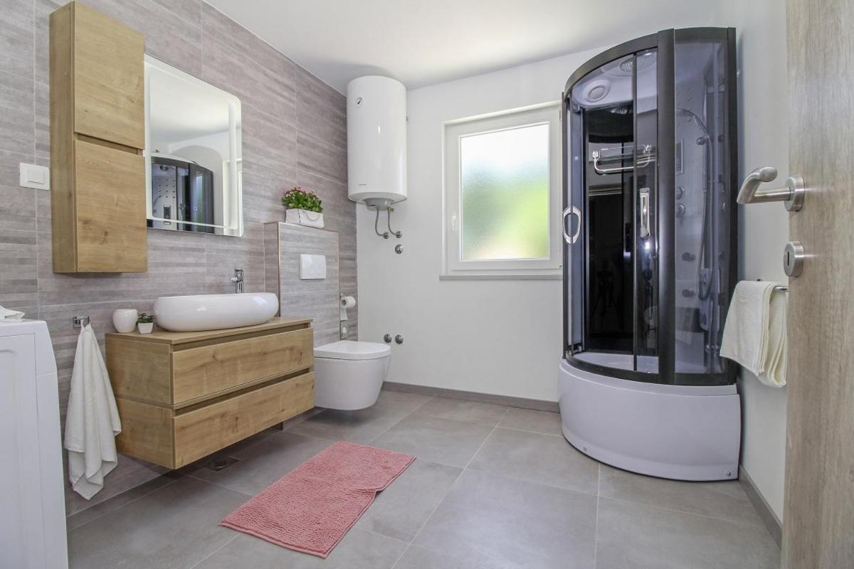Natascha In Pamici - Haus Fuer 6 Personen Villa Žminj Exteriör bild