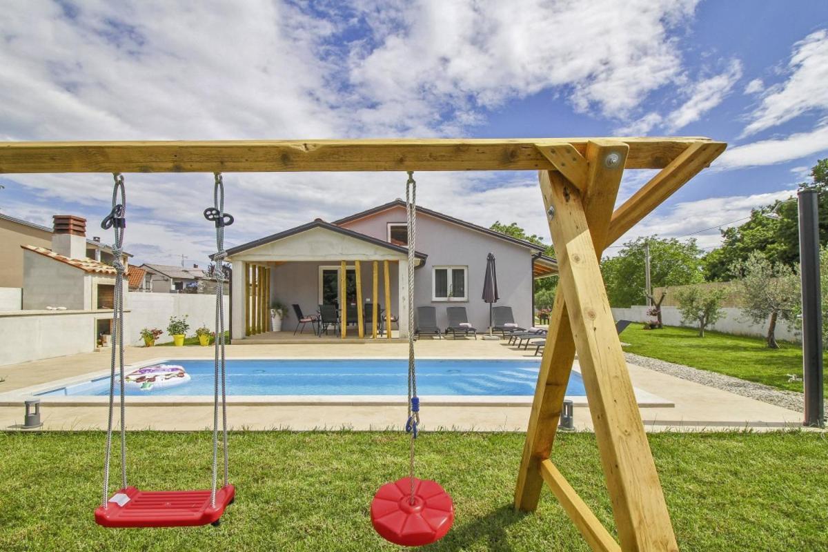 Natascha In Pamici - Haus Fuer 6 Personen Villa Žminj Exteriör bild