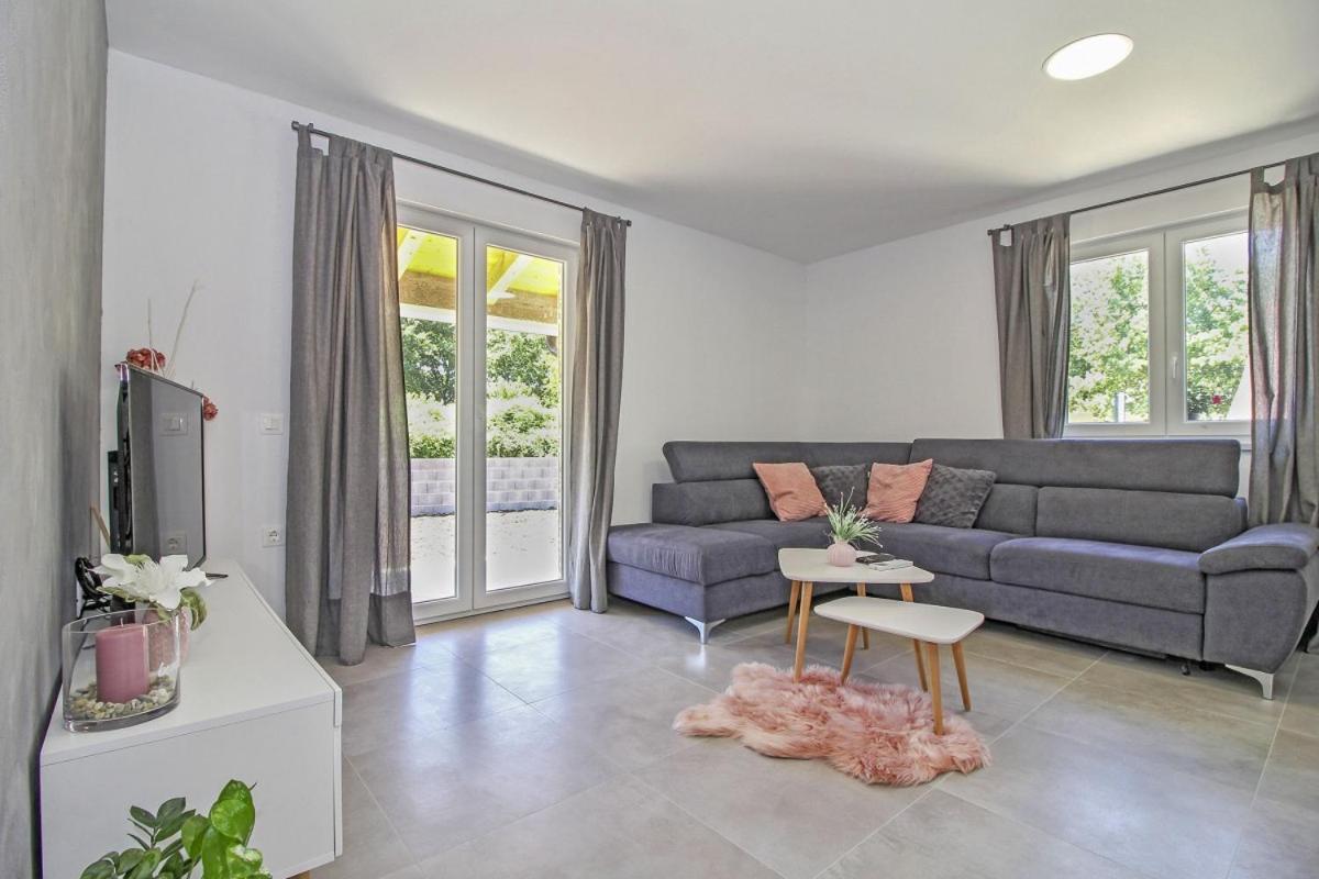 Natascha In Pamici - Haus Fuer 6 Personen Villa Žminj Exteriör bild