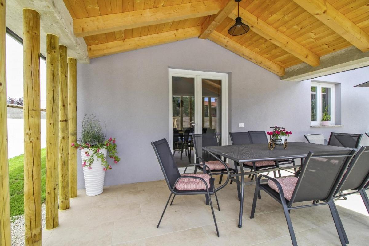 Natascha In Pamici - Haus Fuer 6 Personen Villa Žminj Exteriör bild