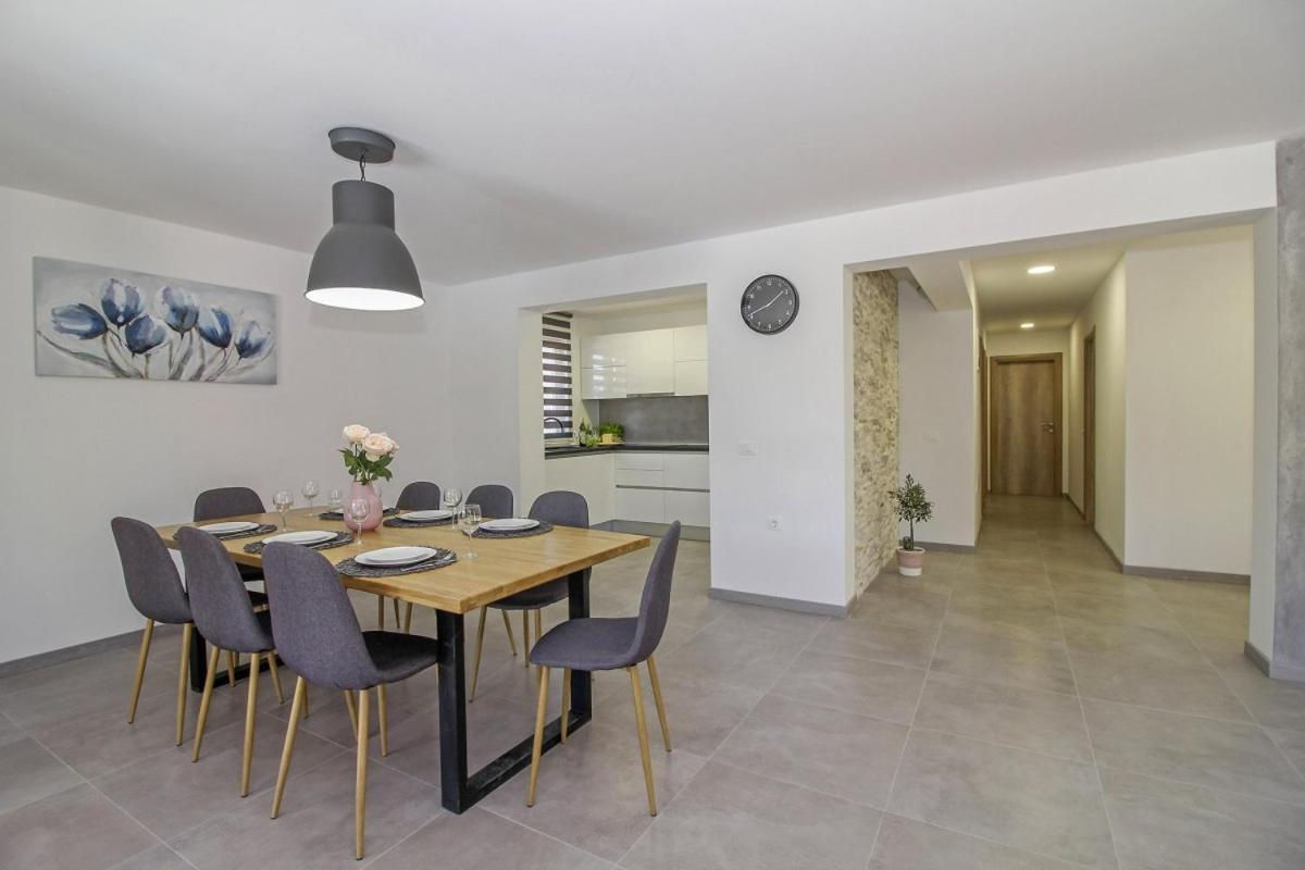 Natascha In Pamici - Haus Fuer 6 Personen Villa Žminj Exteriör bild