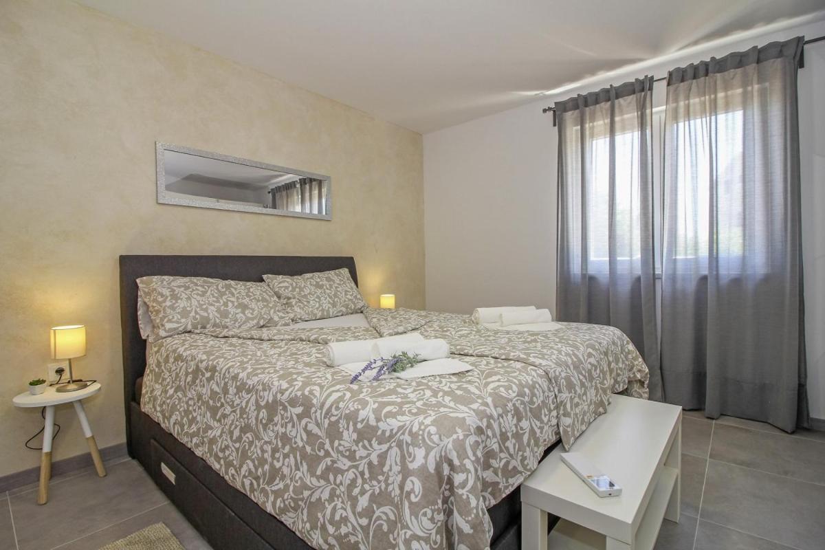 Natascha In Pamici - Haus Fuer 6 Personen Villa Žminj Exteriör bild