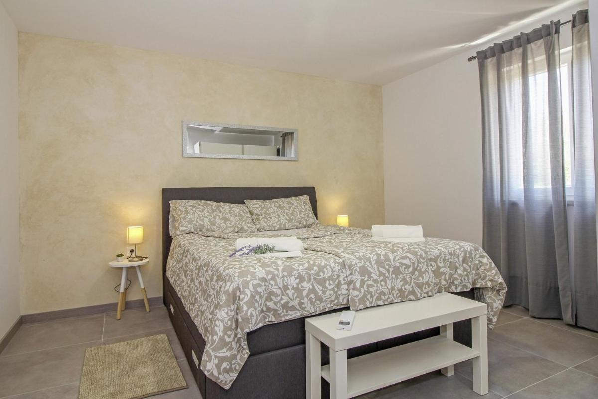 Natascha In Pamici - Haus Fuer 6 Personen Villa Žminj Exteriör bild