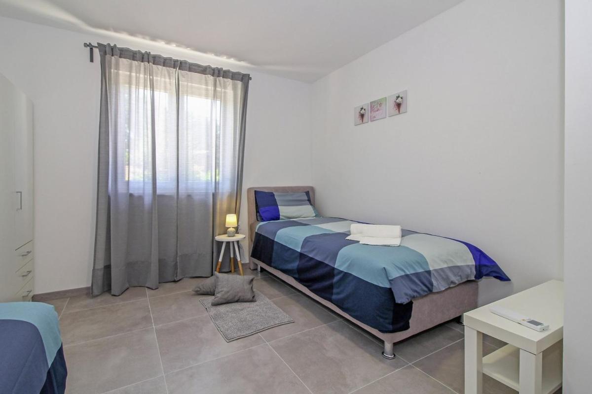 Natascha In Pamici - Haus Fuer 6 Personen Villa Žminj Exteriör bild